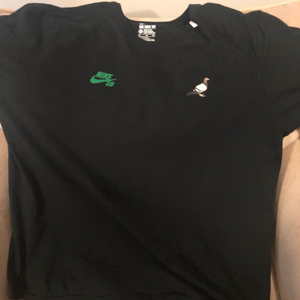 STAPLE - NIKE SB - Pigeon Logo